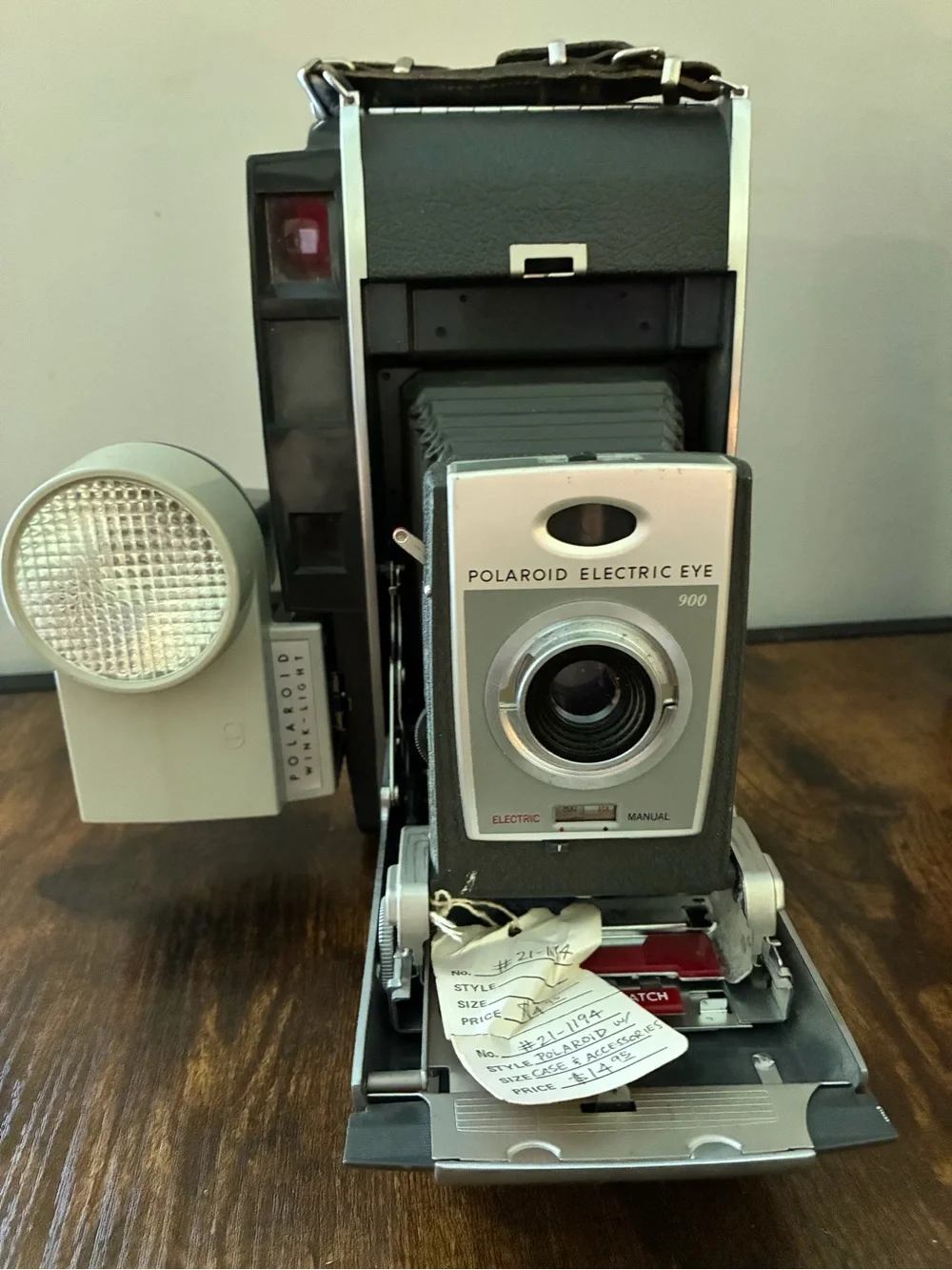 Polaroid Vintage Model 900 Electic Eye Land Camera Set w/ Leather Carrying Case